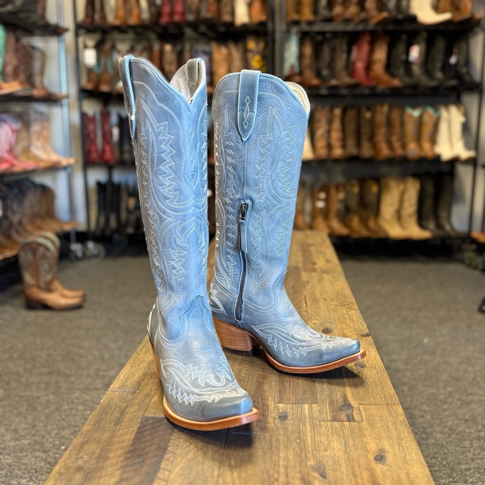 ARIAT WOMEN'S CASANOVA WESTERN
BOOTS - SNIP TOE VINTAGE DENIM FESTIVAL BOOT 7.5